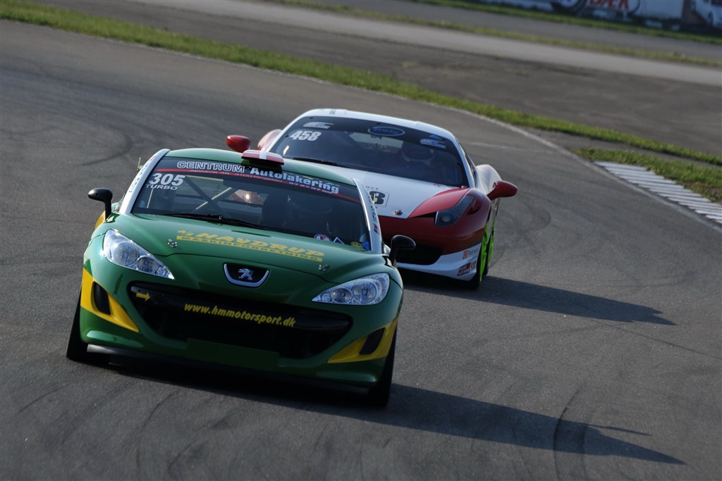 Sportsvogne i forskellige afskygninger er med ved premieren for Danish Endurance Championship på Padborg Park
(Foto: Morten Alstrup)